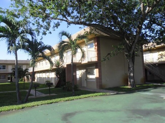 95 NE 41st St in Oakland Park, FL - Building Photo - Building Photo