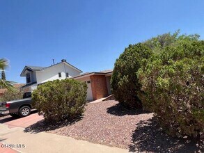 11708 Henry Phipps Dr in El Paso, TX - Building Photo - Building Photo