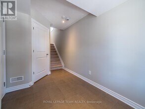 210 Halyard Way in Ottawa, ON - Building Photo - Building Photo