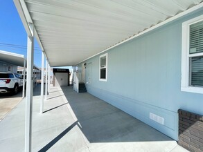 43 Elm Via in Anaheim, CA - Foto de edificio - Building Photo