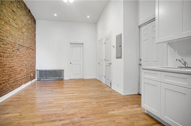 151 Kingsland Ave in Brooklyn, NY - Building Photo - Building Photo
