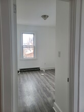 11110 14th Ave, Unit 2 in College Point, NY - Foto de edificio - Building Photo