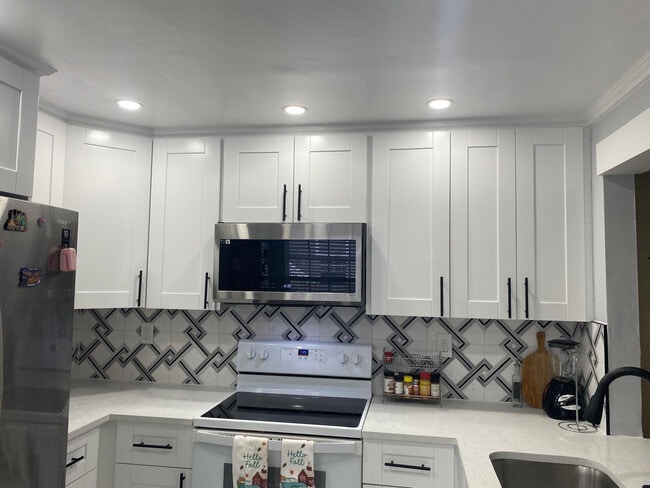 448 NE 210th Cir Terrace in Miami, FL - Building Photo - Building Photo