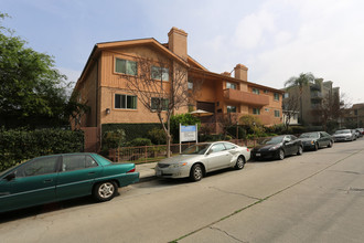 Sandpiper Apartments in Studio City, CA - Building Photo - Building Photo