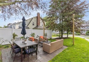 259 Gibbs Ave in Newport, RI - Building Photo