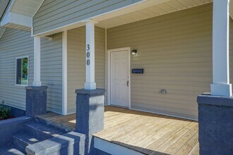 300 N Clinton Ave in Dunn, NC - Building Photo - Building Photo