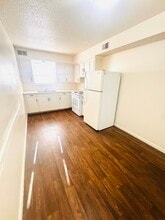 1413 W Maple Ave in Independence, MO - Building Photo - Building Photo