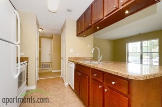 The Pointe Apartments in Arlington Heights, IL - Building Photo - Interior Photo