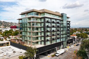 8899 Beverly Blvd in West Hollywood, CA - Building Photo