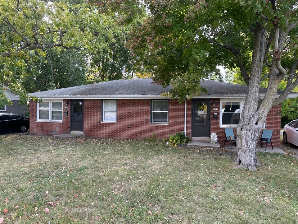 2209 Philo Rd in Urbana, IL - Building Photo