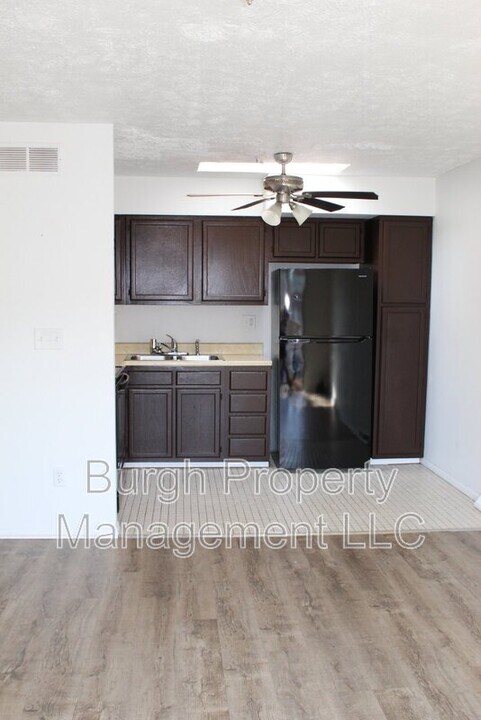 534 Fallowfield Ave in Charleroi, PA - Building Photo