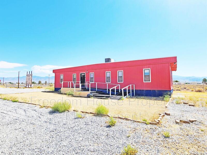 1281 State 372 in Pahrump, NV - Foto de edificio