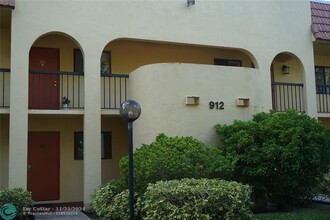 912 SW 9th St Cir in Boca Raton, FL - Foto de edificio - Building Photo