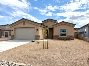 3368 N Apache St in Kingman, AZ - Building Photo - Building Photo