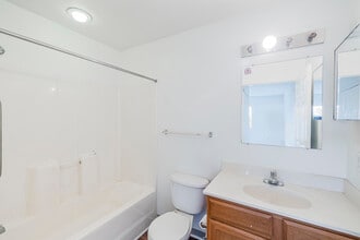 Frontier Ridge Apartments in Staunton, VA - Foto de edificio - Building Photo