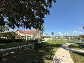 417 Vista Isles Dr in Sunrise, FL - Building Photo - Building Photo