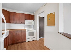 78 10th St E in St. Paul, MN - Foto de edificio - Building Photo