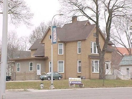 815 Main St in Cedar Falls, IA - Building Photo