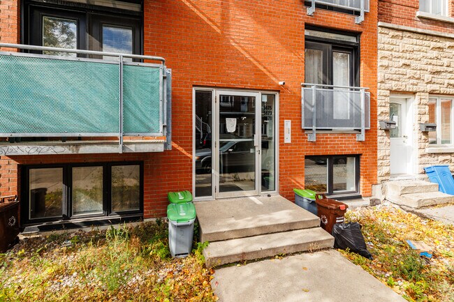 5675 Hadley Rue in Montréal, QC - Building Photo - Building Photo