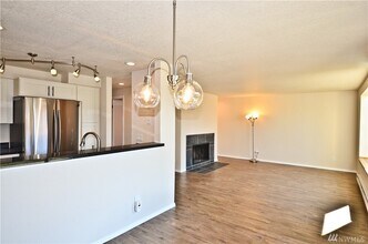 1315 S Puget Dr, Unit C17 in Renton, WA - Foto de edificio - Building Photo