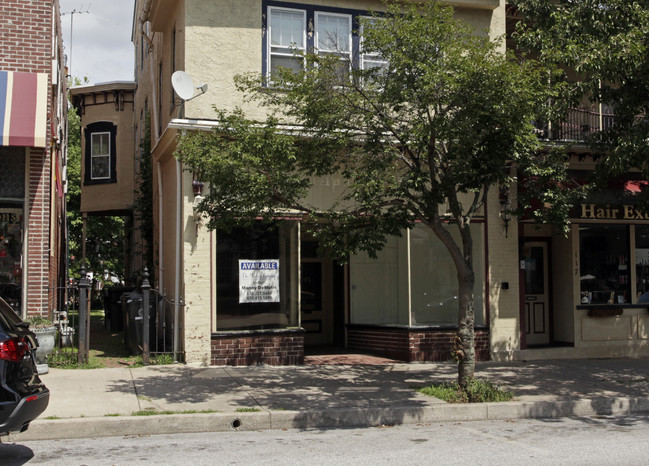 115-117 Main St in Phoenixville, PA - Foto de edificio - Building Photo