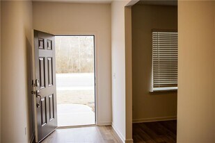 484 Red Dragon Dr in Jefferson, GA - Building Photo