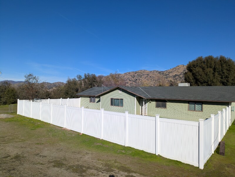 38560 Squaw Valley Rd in Yokuts Valley, CA - Building Photo