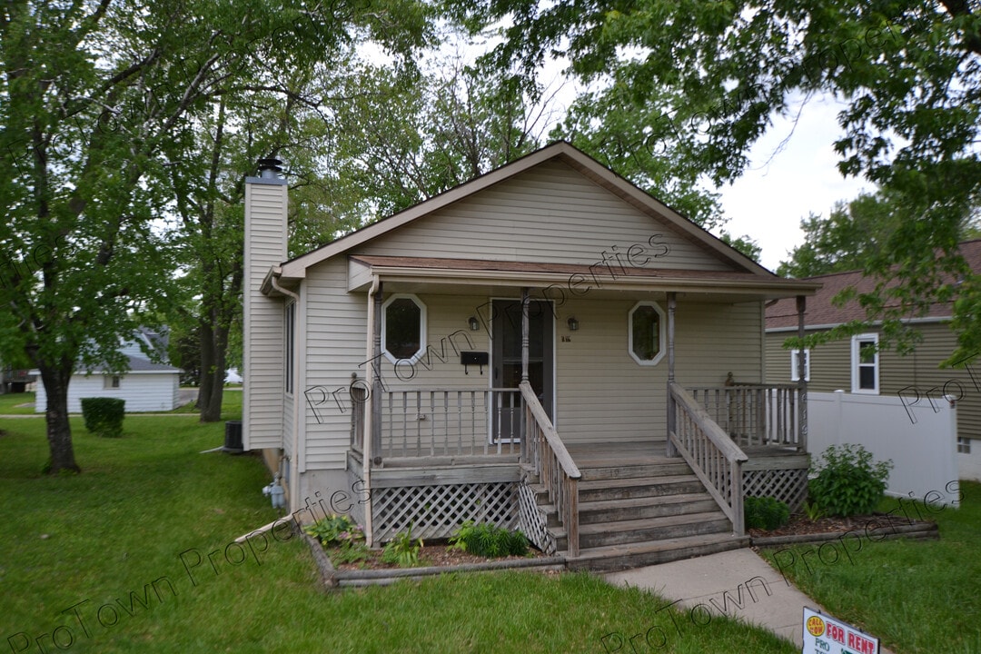 619 Hays St in Rockdale, IL - Building Photo