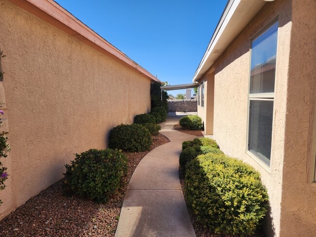 2262 La Paloma Dr in Las Cruces, NM - Building Photo - Building Photo