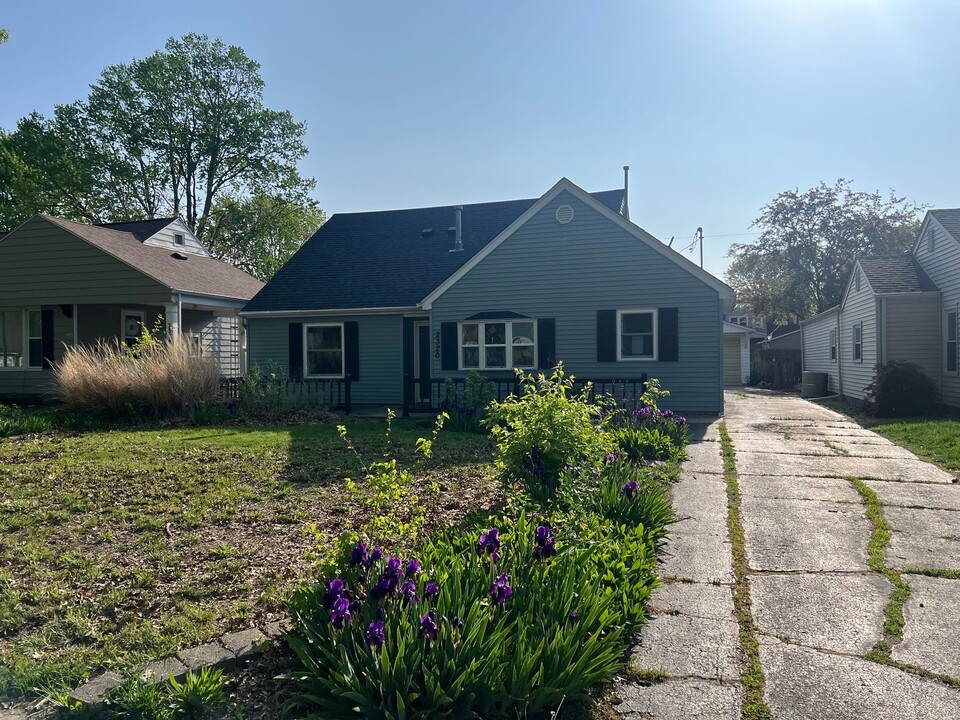2320 S Pasfield St in Springfield, IL - Building Photo