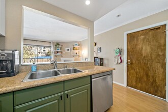 2950 Broadway, Unit 24 in San Diego, CA - Building Photo - Building Photo