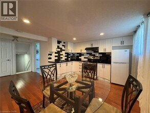 84 Juniper Dr in Hamilton, ON - Building Photo - Building Photo