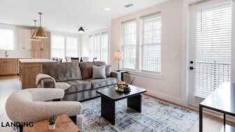 19020 Potts Pk Ln, Unit 7-211 in Davidson, NC - Building Photo