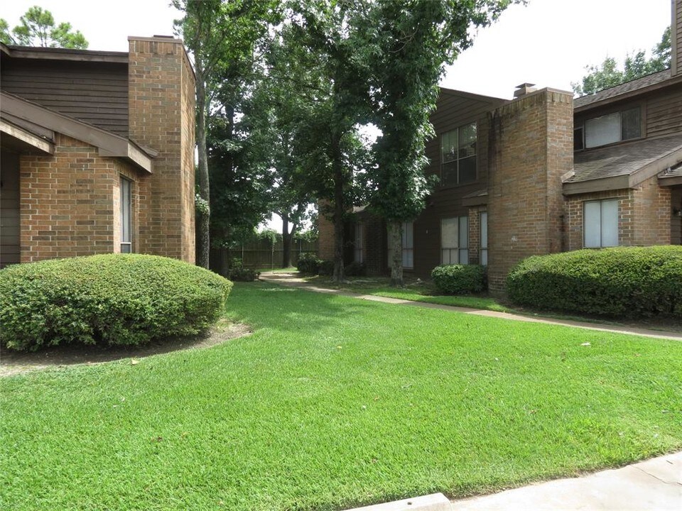 7200 W T C Jester Blvd-Unit -4 in Houston, TX - Building Photo