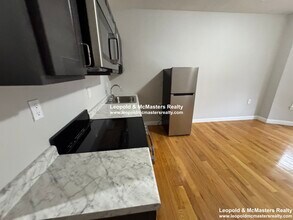 1114 Commonwealth Ave, Unit 1 in Boston, MA - Building Photo - Building Photo