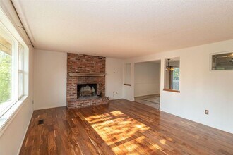 4903 S Madelia St in Spokane, WA - Foto de edificio - Building Photo