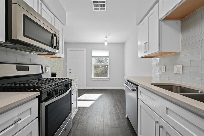 property at 1903 Townesouth Cir