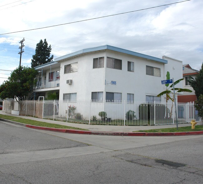 5905 Whitnall Hwy in North Hollywood, CA - Foto de edificio - Building Photo