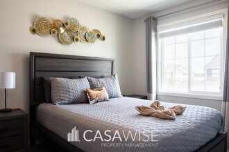 3073 Coughlan Ln SW in Edmonton, AB - Building Photo - Building Photo