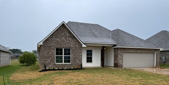 118 Pne Lk Rd in Calhoun, LA - Building Photo