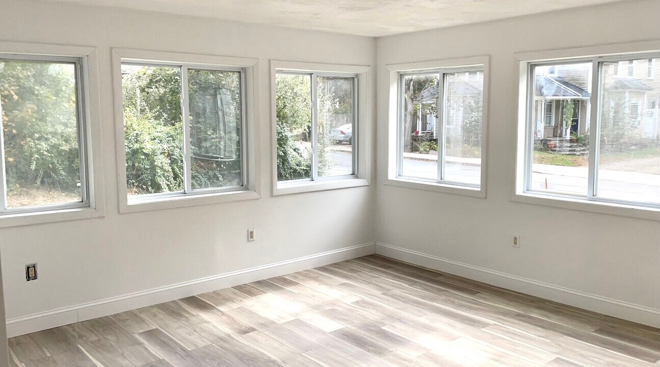 176 S Main St, Unit 3 in Putnam, CT - Building Photo