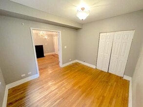 40 N Menard Ave, Unit 01A in Chicago, IL - Foto de edificio - Building Photo