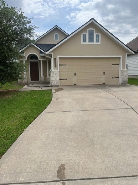 property at 2810 Silver Oak Dr