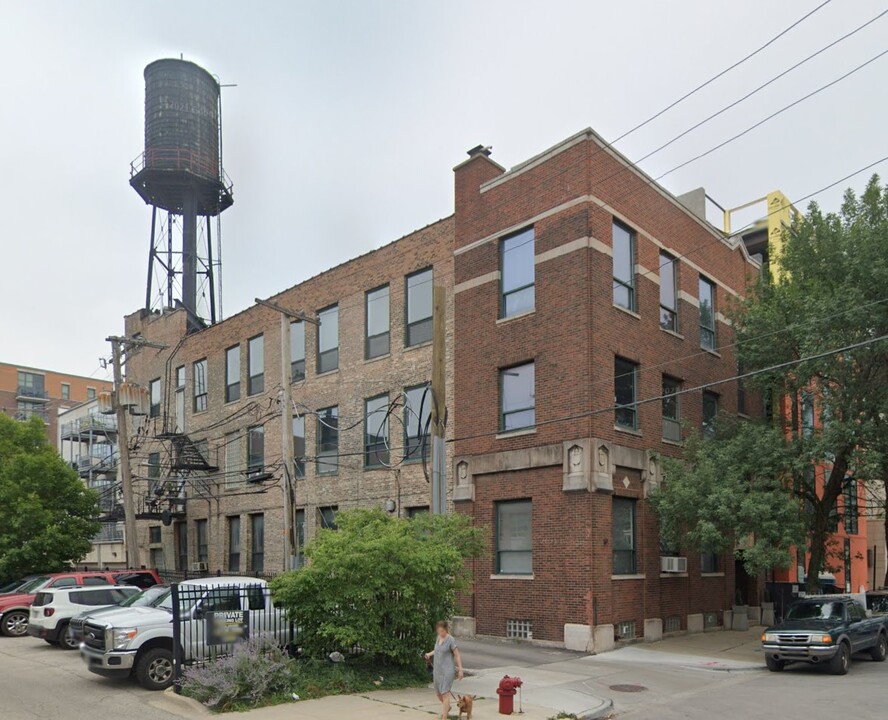 17 N Elizabeth St, Unit 2R in Chicago, IL - Foto de edificio