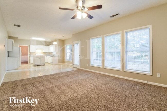 821 Charles Hall Dr in Dacula, GA - Foto de edificio - Building Photo