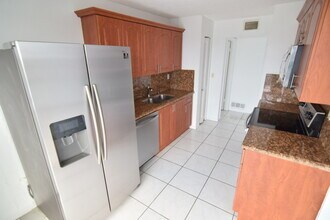 7300 Wayne Ave in Miami Beach, FL - Building Photo - Building Photo