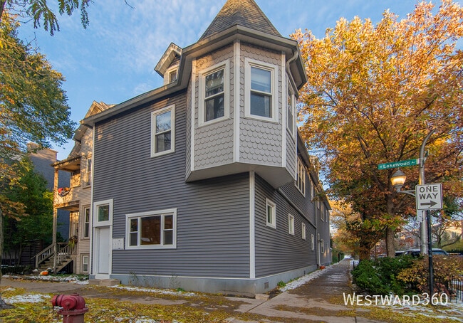 property at 3301 N Lakewood Ave