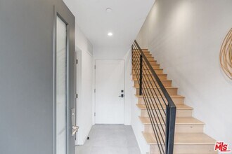 7156 Willoughby Ave in Los Angeles, CA - Building Photo - Building Photo