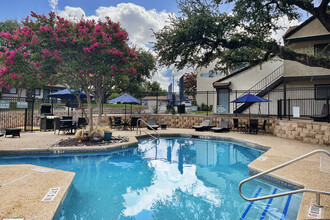 The Arts Apts At South Austin in Austin, TX - Foto de edificio - Building Photo