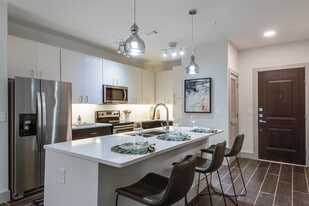 Cortland Bayport in Tampa, FL - Building Photo